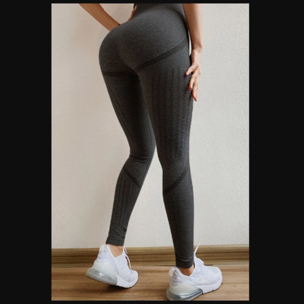 🖤 Black Seamless Sport/Yoga Legging - Picture 2 of 12